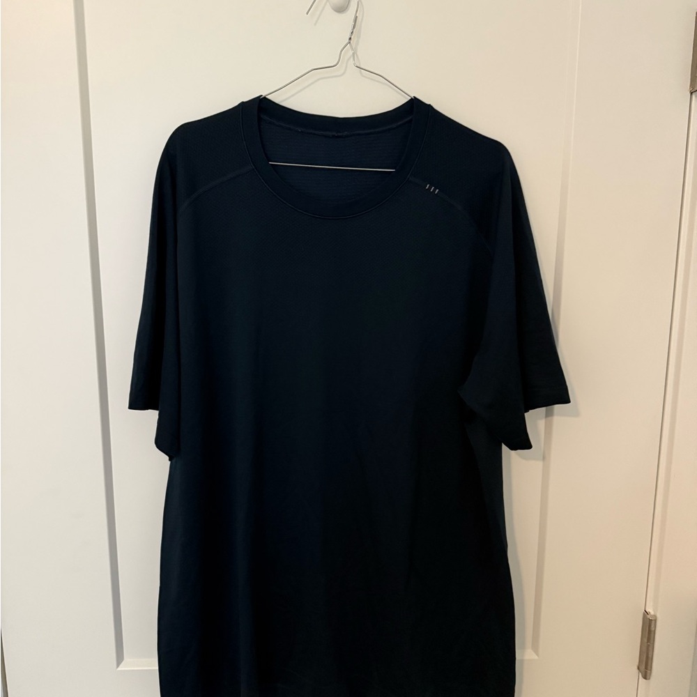 NWOT Lululemon Athletica Navy Blue Metal Vent Short Sleeve Tee
